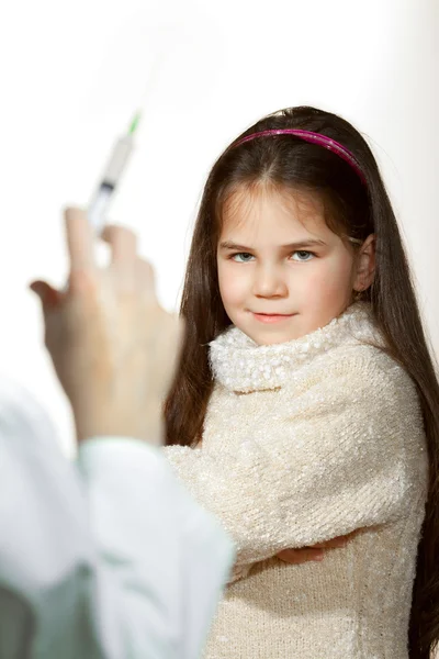 Doctor doing vaccine to child in hospital — Stock Photo, Image