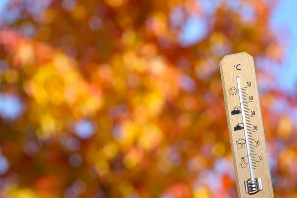 Nice weather in the autumn shown with mercury thermometer — Stock Photo, Image