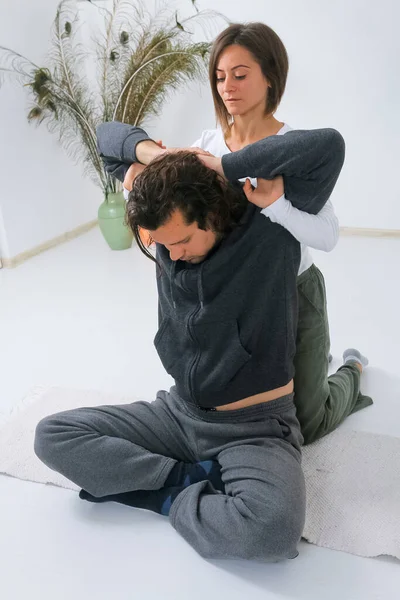 Adult Man Getting Shiatsu Massage Shiatsu Masseuse — Stock Photo, Image