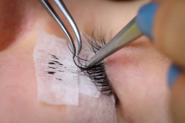 Wimper Extensie Procedure Vrouw Oog Met Lange Wimpers — Stockfoto