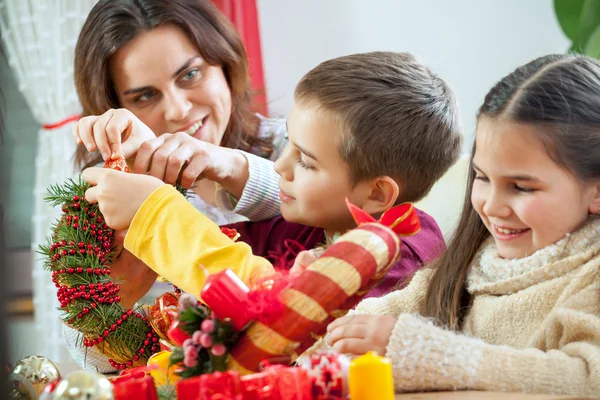 Happy young family getting ready for the Advent, Christmas holid — Stock Photo, Image