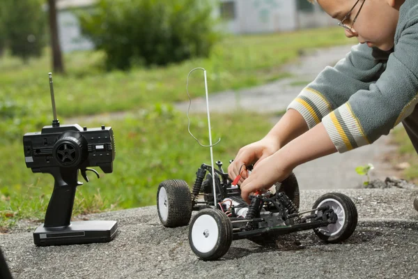 Repair the radio control car — Stock Photo, Image