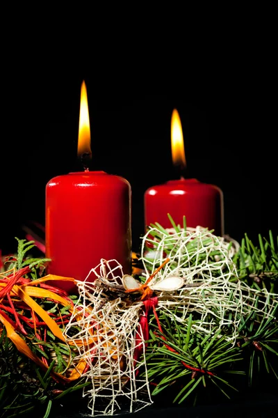 Rayo de las velas en la corona de adviento — Foto de Stock