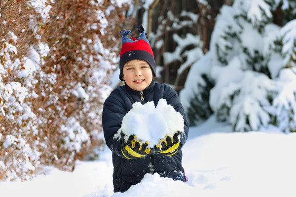 Little child playing in snow — Stock Photo, Image