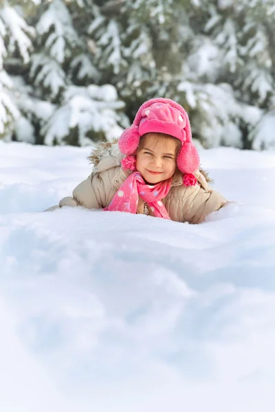 Little child playing in snow — Stock Photo, Image