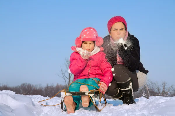 Little child playing in snow — Stock Photo, Image