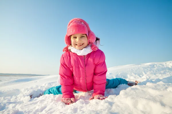 Little child playing in snow — Stock Photo, Image