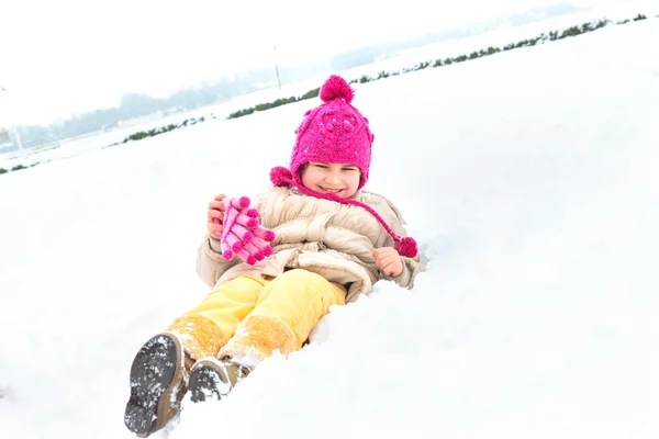 Gelukkige familie genieten in de winter — Stockfoto