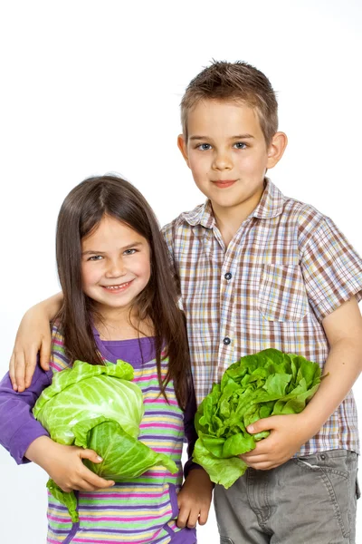 Mooie kleine childl met plantaardige — Stockfoto