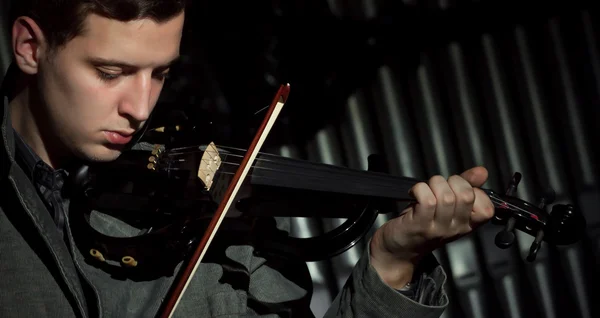 Tocando violino — Fotografia de Stock