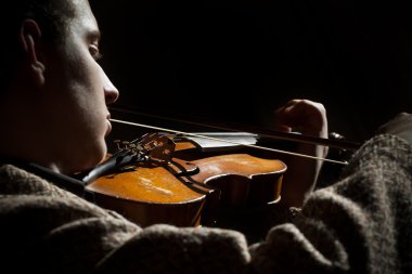 Keman çalmaya