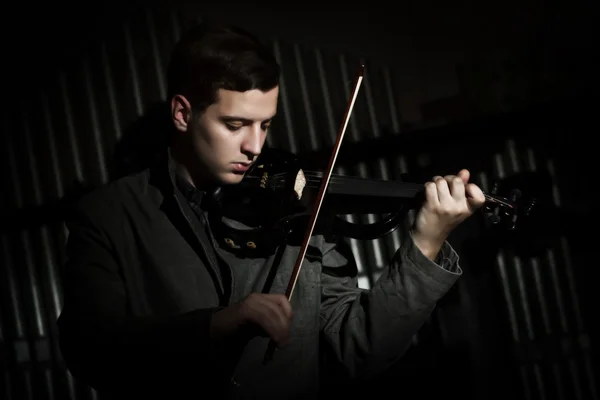 Tocando el violín —  Fotos de Stock