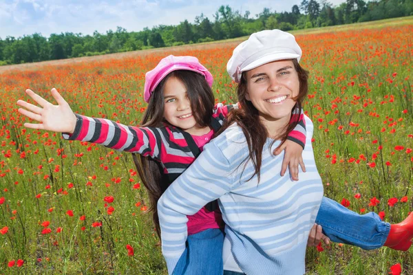 Vintage family on the poppy meadow — Stock Photo, Image