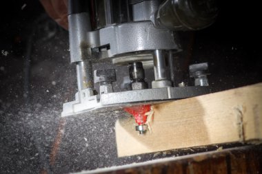 bir ahşap tahta sondaj matkap makinesi