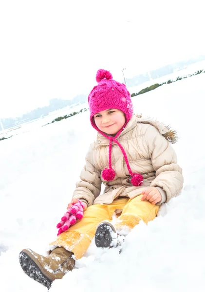 Famiglia felice godendo in inverno — Foto Stock