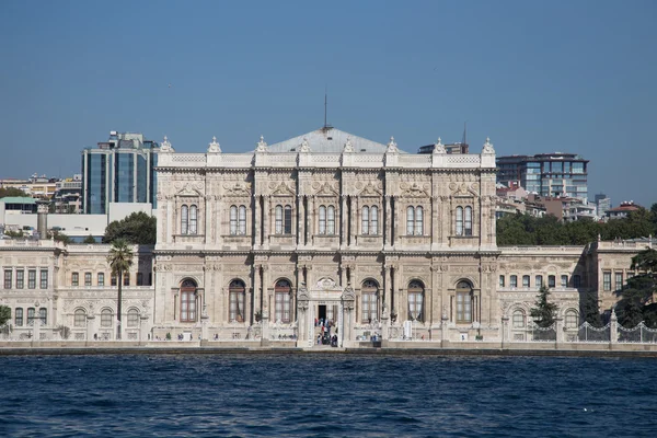 Palacio Dolmabahce en Besiktas, ciudad de Estambul, Turquía — Foto de Stock