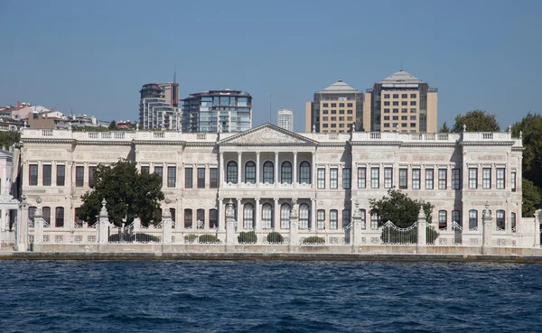 Palác Dolmabahce v Besiktas, město Istanbul, Turecko — Stock fotografie