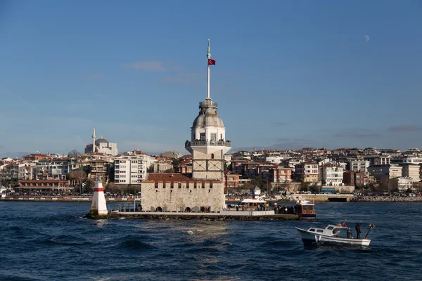 Torre de Doncellas en el Estrecho del Bósforo, ciudad de Estambul, Turquía —  Fotos de Stock