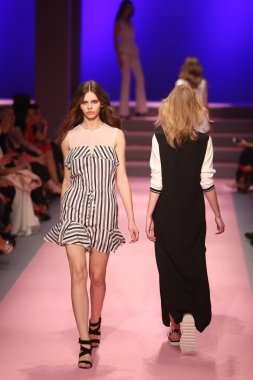 Adl Cengiz Abazoğlu Catwalk