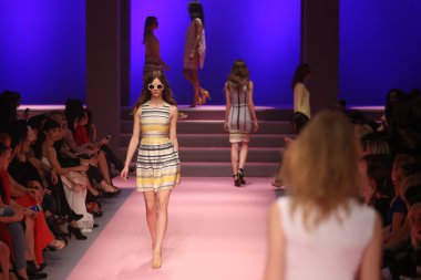 Adl Cengiz Abazoğlu Catwalk