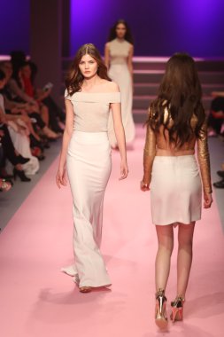 Adl Cengiz Abazoğlu Catwalk