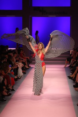 Adl Cengiz Abazoğlu Catwalk