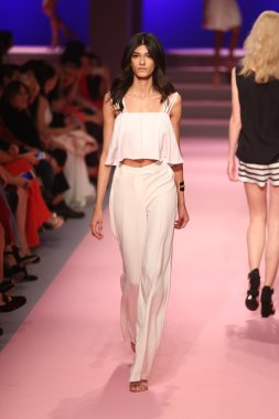 Adl Cengiz Abazoğlu Catwalk