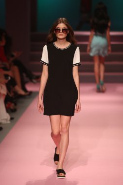 Adl Cengiz Abazoğlu Catwalk