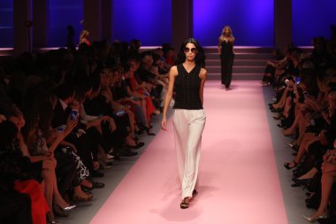 Adl Cengiz Abazoğlu Catwalk