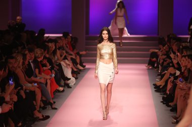 Adl Cengiz Abazoğlu Catwalk