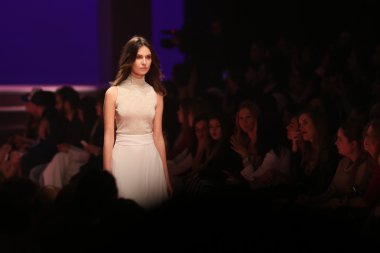 Adl Cengiz Abazoğlu Catwalk