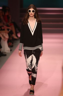 Adl Cengiz Abazoğlu Catwalk