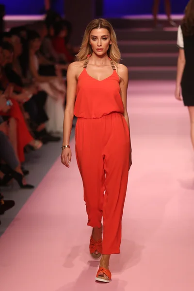 ADL Cengiz Abazoglu Catwalk — Stock Photo, Image