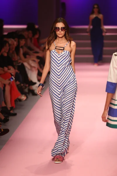 ADL Cengiz Abazoglu Catwalk — Stock Photo, Image