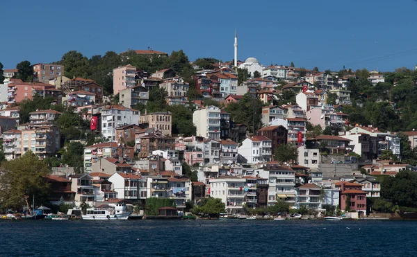 Edificios en el estrecho del Bósforo — Foto de Stock