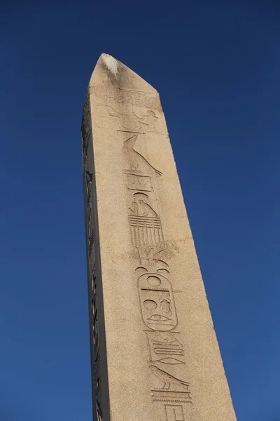 Obelisco de Teodosio en la ciudad de Estambul, Turquía — Foto de Stock