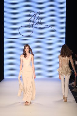 Raşit Bagzibagli Couture Catwalk Mercedes-Benz Moda Haftası içinde ben