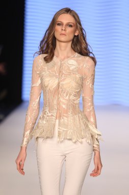 Raşit Bagzibagli Couture Catwalk Mercedes-Benz Moda Haftası içinde ben