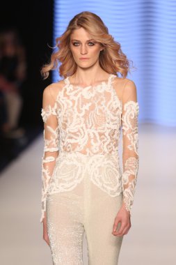 Raşit Bagzibagli Couture Catwalk Mercedes-Benz Moda Haftası içinde ben