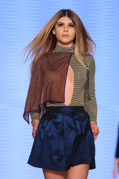 Selma staat Catwalk in Mercedes-Benz Fashion Week Istanbul — Stockfoto