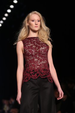 Çiğdem Akın Catwalk Mercedes-Benz moda hafta Istanbul'da