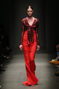 Sudi Etuz Catwalk Mercedes-Benz moda hafta Istanbul'da