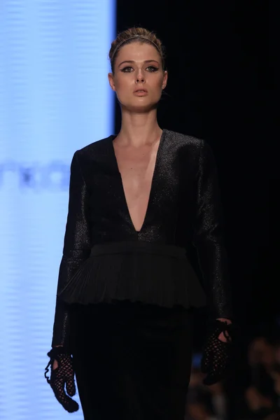 Pasarela Ozlem Erkan en Mercedes-Benz Fashion Week Estambul —  Fotos de Stock