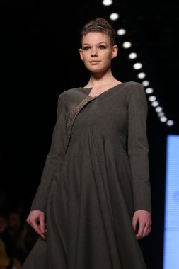 Özlem Erkan Catwalk Mercedes-Benz moda hafta Istanbul'da