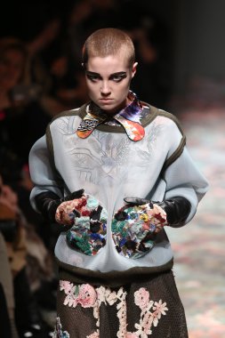 Mercedes-Benz moda hafta Istanbul'da Bashaques Catwalk