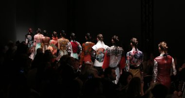 Mercedes-Benz moda hafta Istanbul'da Bashaques Catwalk