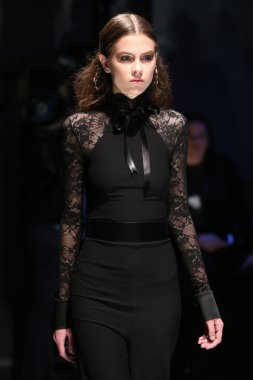 Derya açıkgöz Catwalk Mercedes-Benz moda hafta Istanbul'da