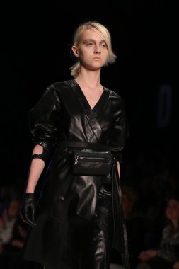 Tuba Ergin Catwalk Mercedes-Benz moda hafta Istanbul'da