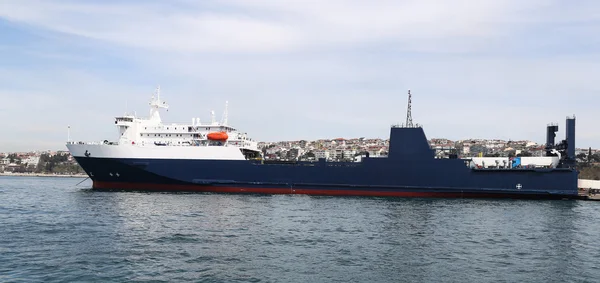 Roro Ship in Port — Stock Photo, Image