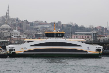 Istanbul'da beyaz feribot